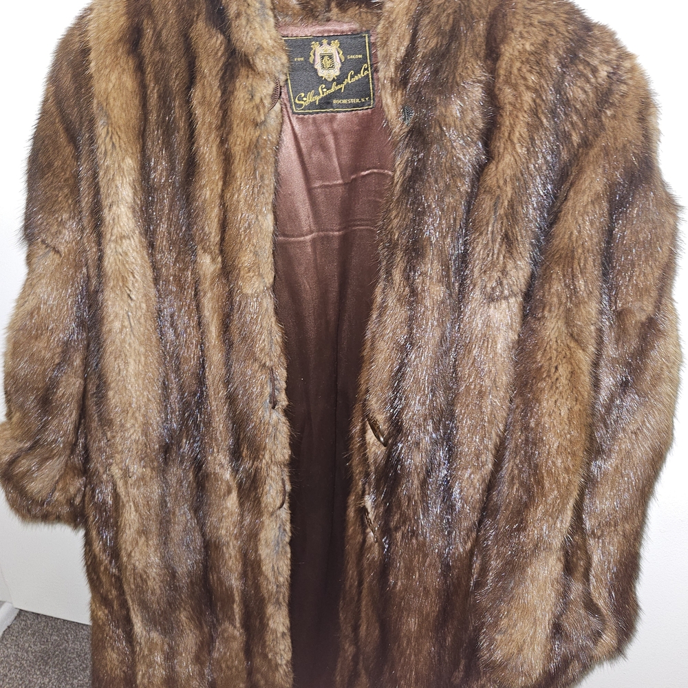 Sibley Lindsay & Curr Co Brown Fur Jacket Luxurious Textured Design